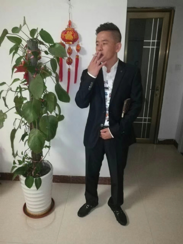 男人三十而立的第二张照片--茂名相亲服务中心