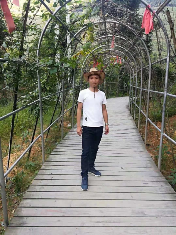 蓝天的第一张照片--茂名相亲服务中心