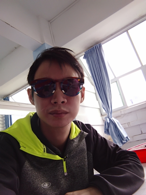 五华移民男的第一张照片--茂名相亲服务中心