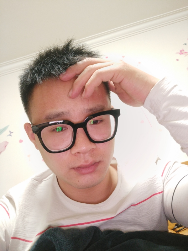 华灯初上的夜晚的第一张照片--茂名相亲服务中心