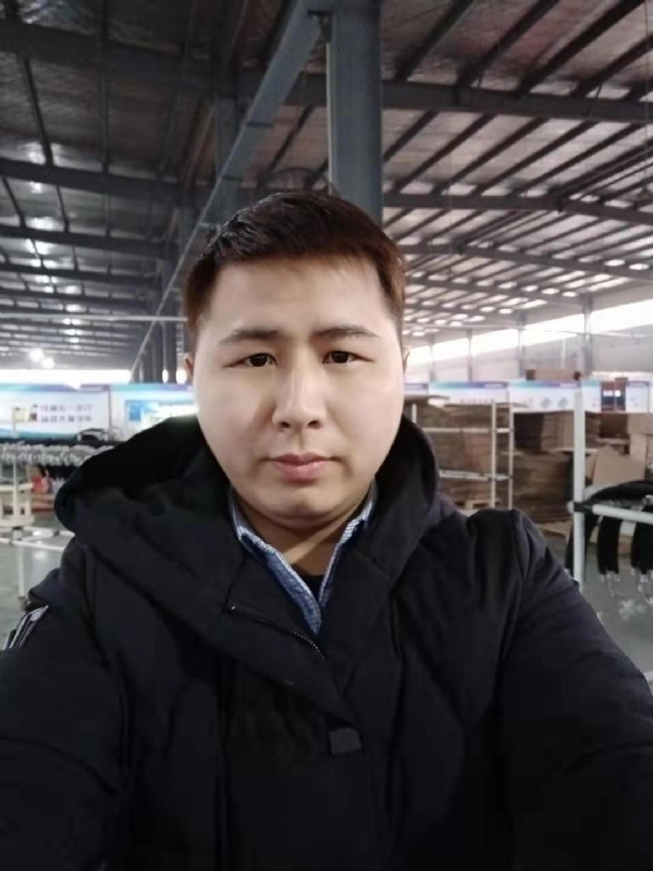 刀锋的第一张照片--茂名相亲服务中心
