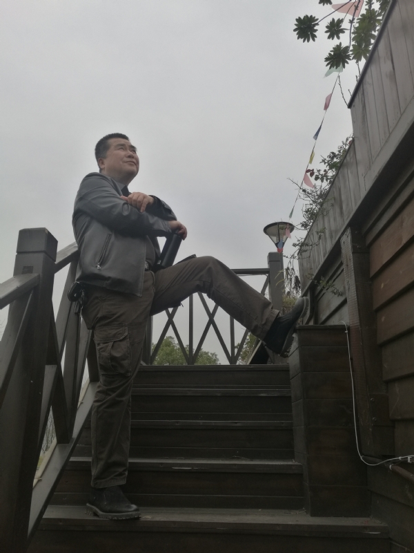 孤单背影的第一张照片--茂名相亲服务中心