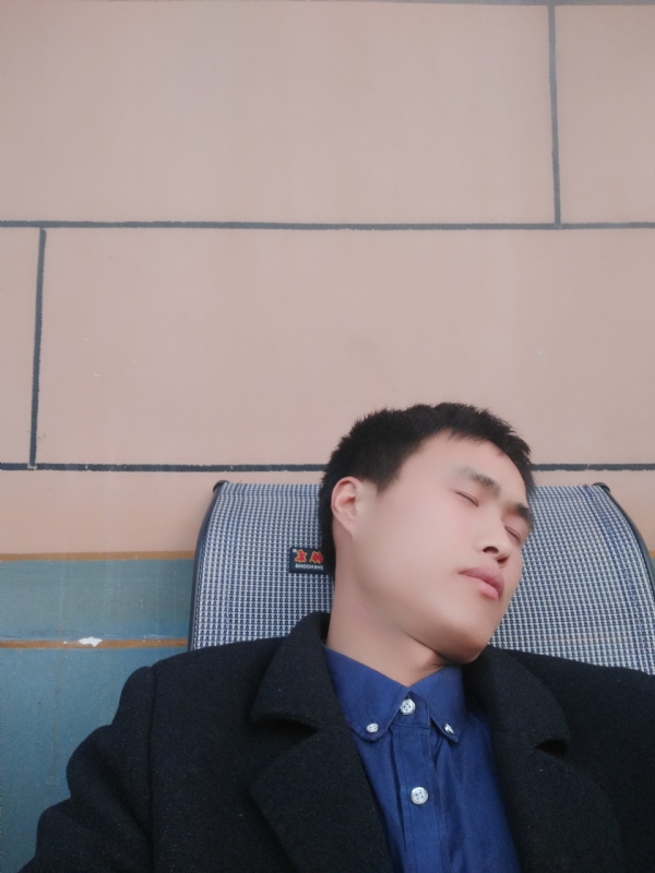 有钱爱情才能长久的第一张照片--茂名相亲服务中心