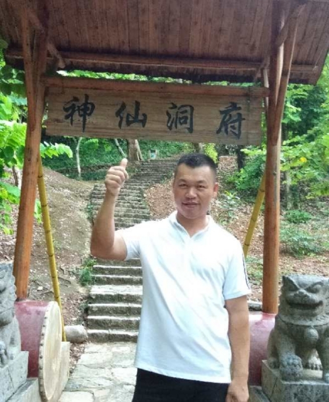 强仔的第一张照片--茂名相亲服务中心