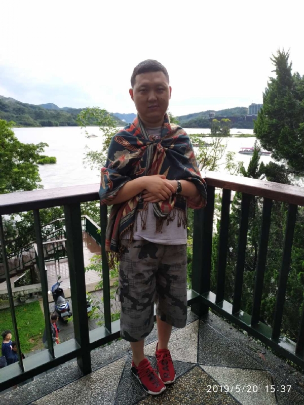 爱情里的俩个人的第一张照片--茂名相亲服务中心