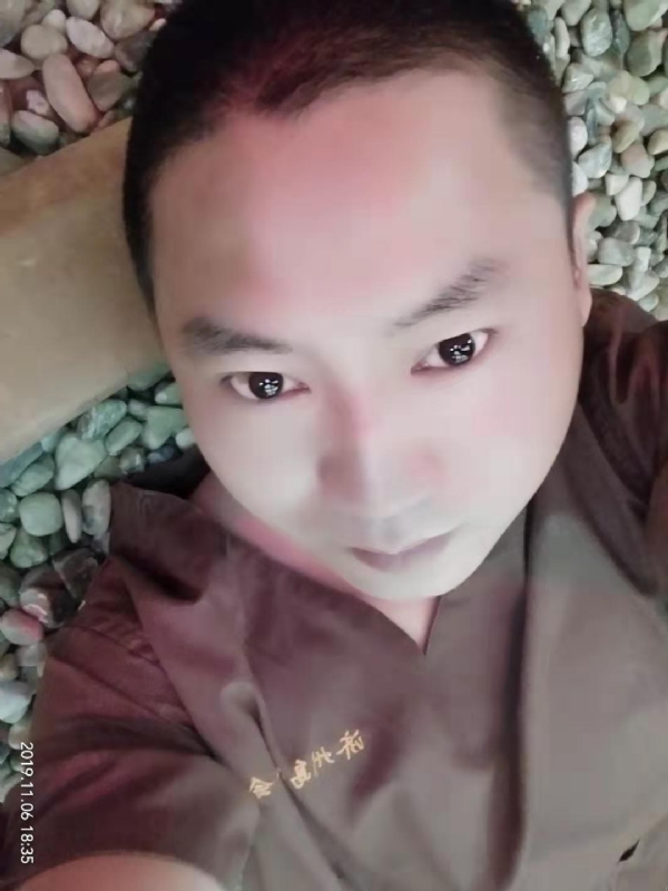 红枫叶的第一张照片--茂名相亲服务中心