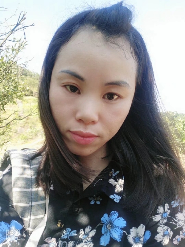 英英的第一张照片--茂名相亲服务中心