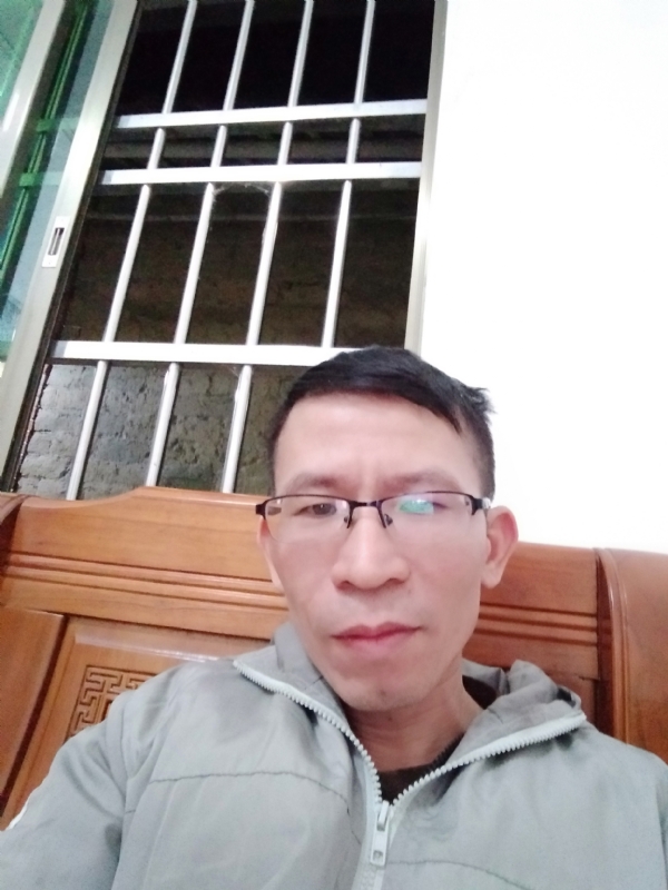 奋斗的第一张照片--茂名相亲服务中心