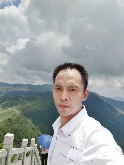 LXZ的第一张照片--茂名相亲服务中心