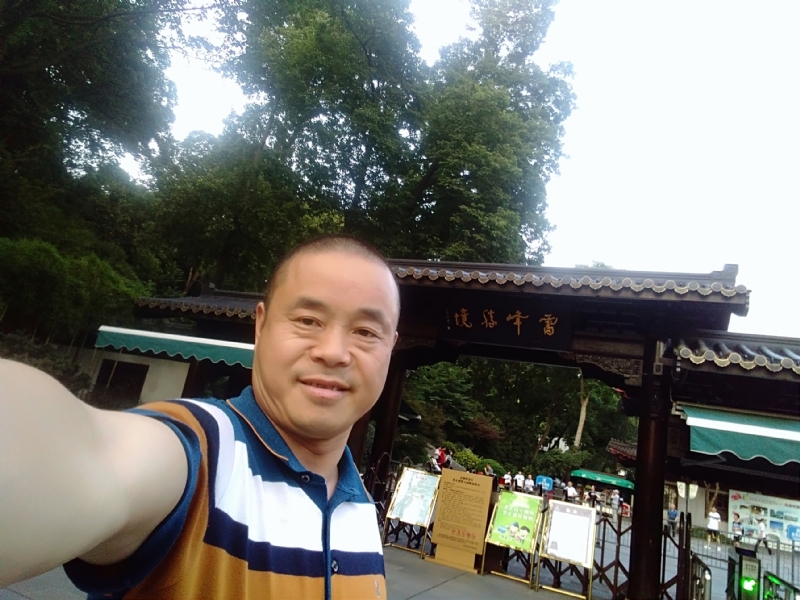 夏雨晨紫的第一张照片--茂名相亲服务中心