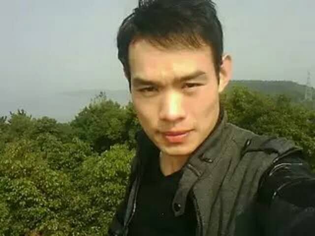 明镜的第一张照片--茂名相亲服务中心