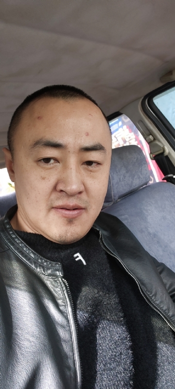 精神九哥的第一张照片--茂名相亲服务中心