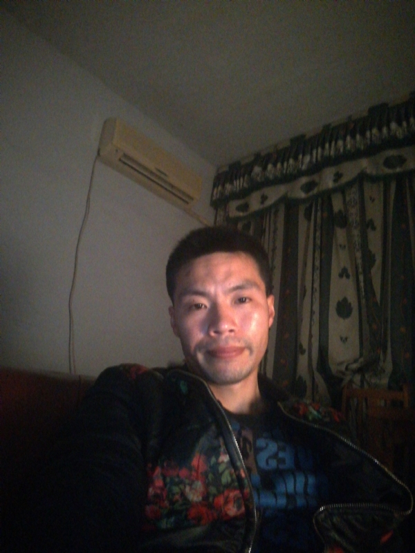 性情男儿的第一张照片--茂名相亲服务中心