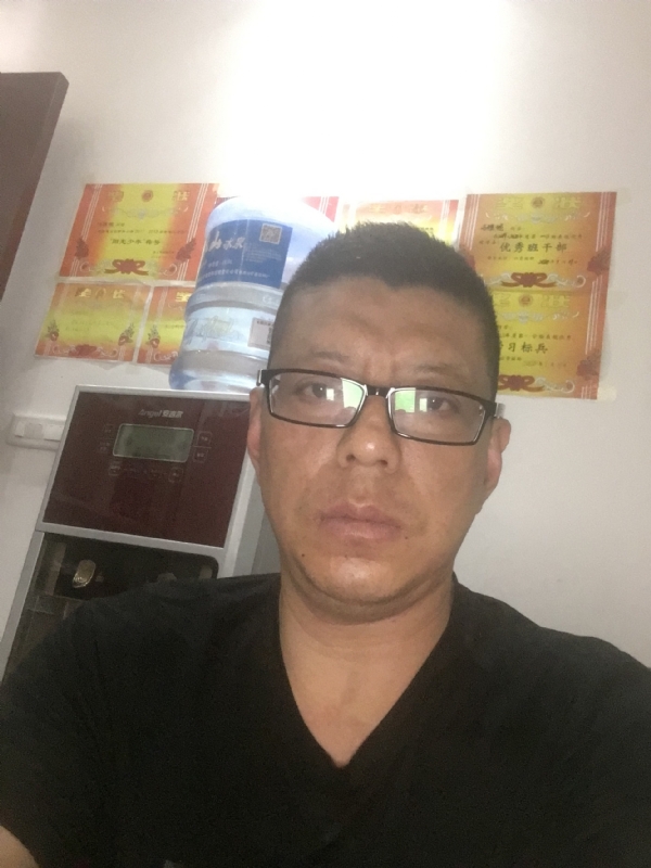牵手的第二张照片--茂名相亲服务中心