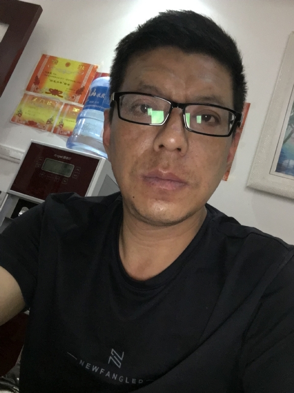 牵手的第三张照片--茂名相亲服务中心