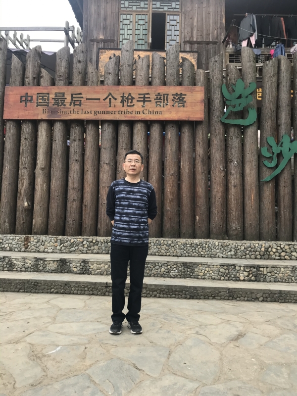 屯里的富豪的第一张照片--茂名相亲服务中心