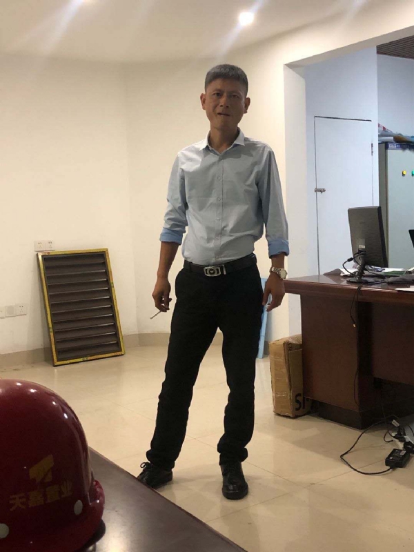 郁闷之中的第一张照片--茂名相亲服务中心