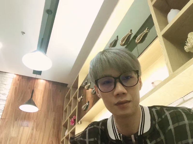 黄峰的第一张照片--茂名相亲服务中心