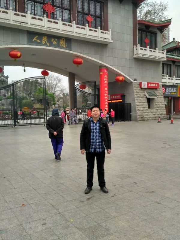 在奋斗的第一张照片--茂名相亲服务中心