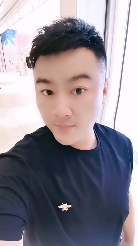 微风徐徐的第一张照片--茂名相亲服务中心