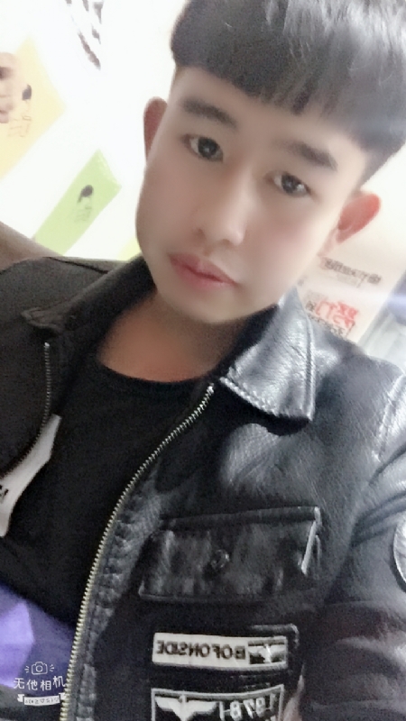 军绿色的第一张照片--茂名相亲服务中心