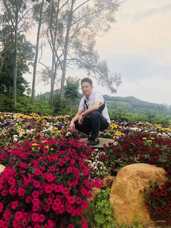 小郑的第一张照片--茂名相亲服务中心