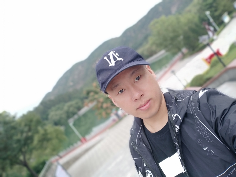阳光的第一张照片--茂名相亲服务中心