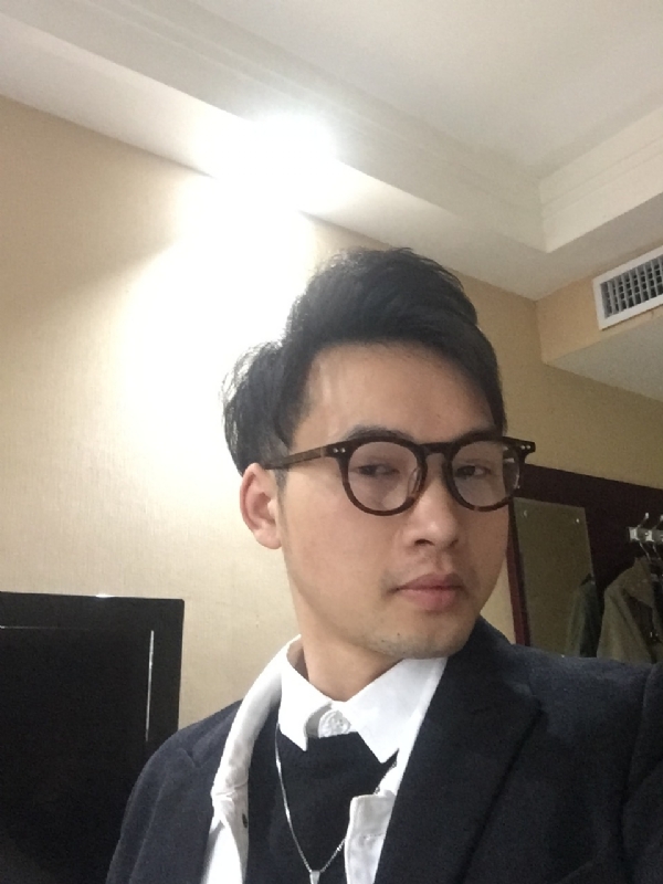 曾亮的第四张照片--茂名相亲服务中心