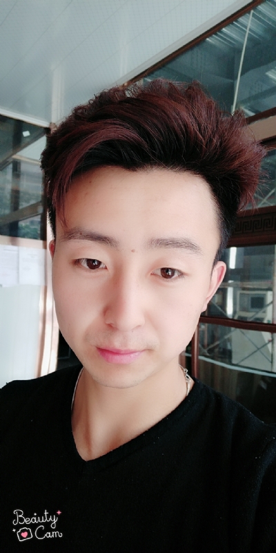 拼命微笑的第三张照片--茂名相亲服务中心