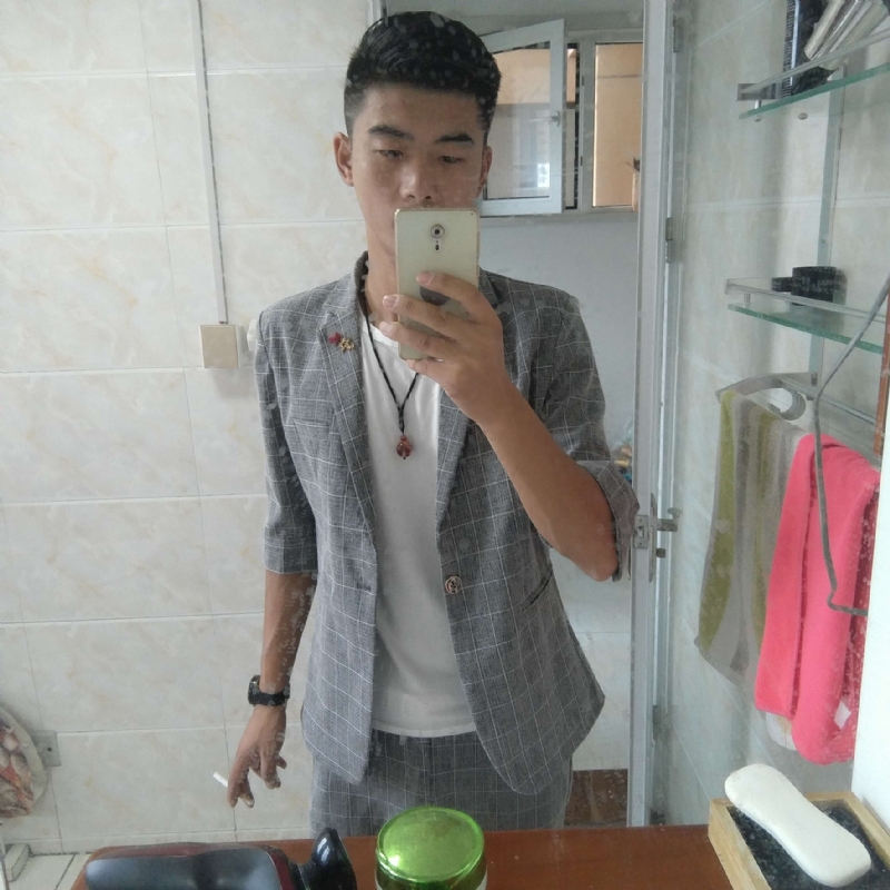 会淹死的鱼的第一张照片--茂名相亲服务中心