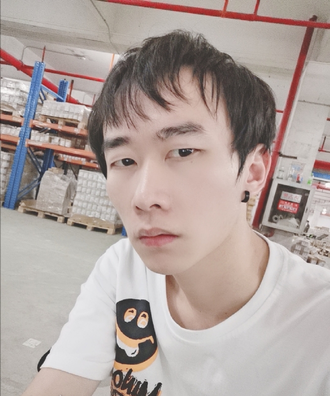 巷子里的猫的第一张照片--茂名相亲服务中心