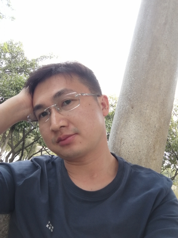 不如随风的第一张照片--茂名相亲服务中心