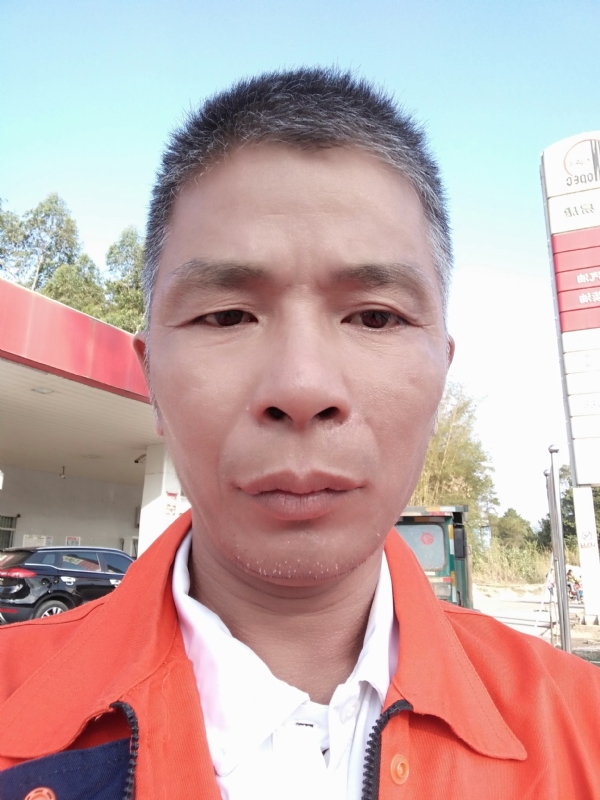 静候缘分的第一张照片--茂名相亲服务中心