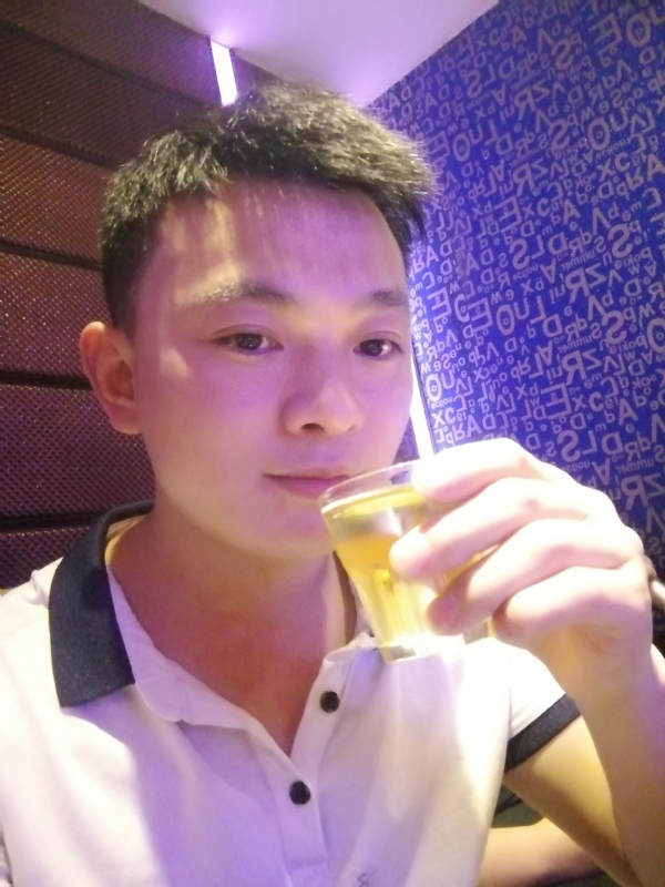幸福的拥抱的第一张照片--茂名相亲服务中心