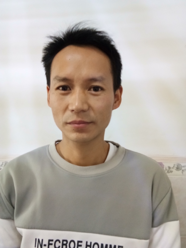 单亲爸爸的第一张照片--茂名相亲服务中心