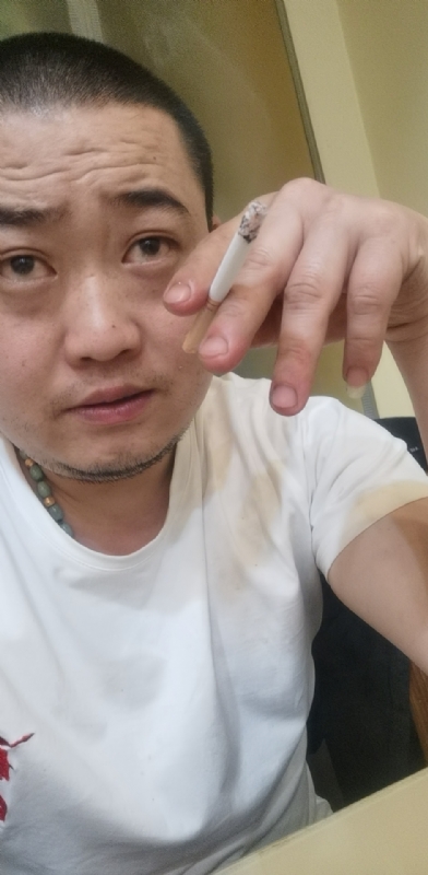 孤独的螃蟹的第一张照片--茂名相亲服务中心
