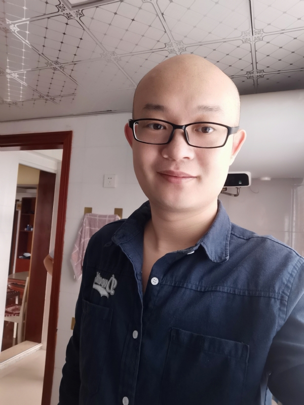 凝望远方的第一张照片--茂名相亲服务中心
