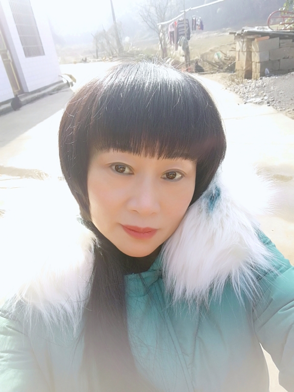 金鱼儿的第一张照片--茂名相亲服务中心