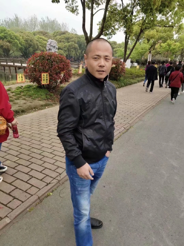 傻子的第一张照片--茂名相亲服务中心