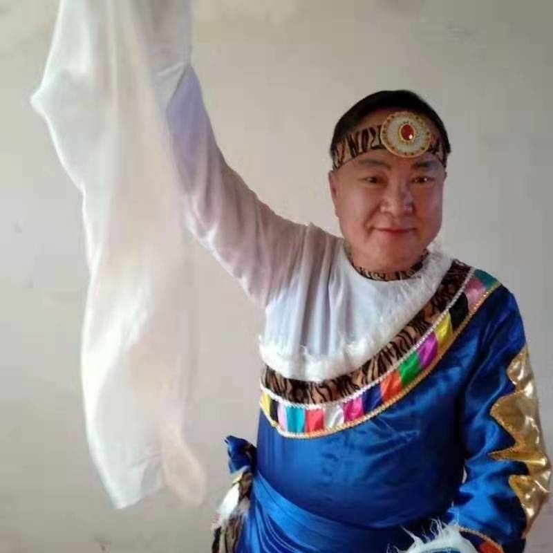 走在冷风中的第一张照片--茂名相亲服务中心