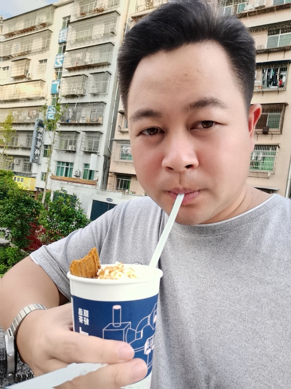 K金o的第一张照片--茂名相亲服务中心