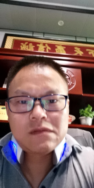 模具工匠的第一张照片--茂名相亲服务中心