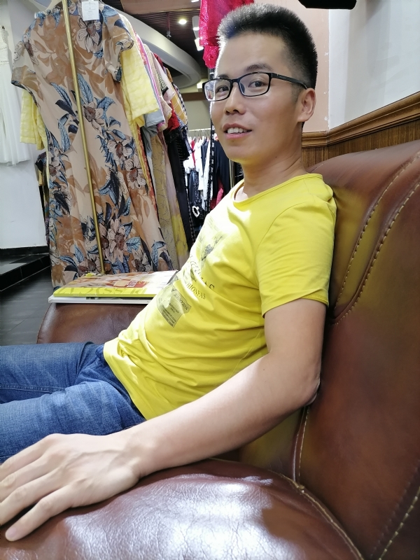 汪顺鹏的第一张照片--茂名相亲服务中心