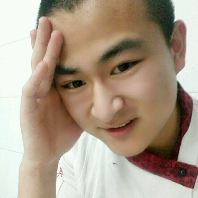 人潮拥挤的第一张照片--茂名相亲服务中心