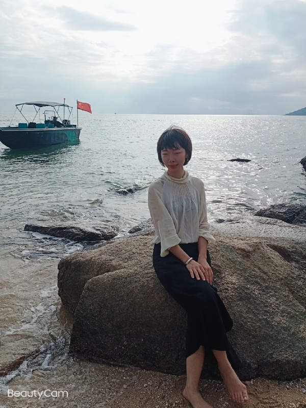 悠悠南山下的第二张照片--茂名相亲服务中心