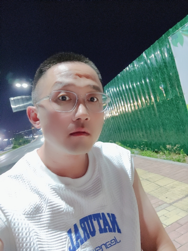 清风烈酒的第一张照片--茂名相亲服务中心