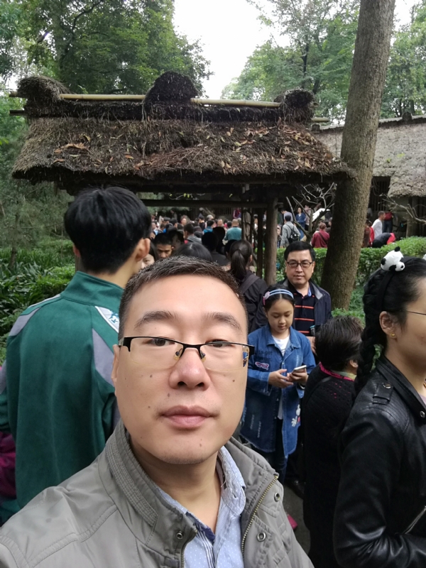 撑起一片天的第一张照片--茂名相亲服务中心