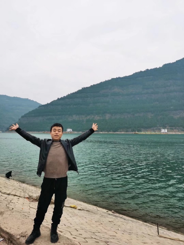 寂寞的风的第一张照片--茂名相亲服务中心