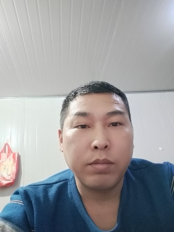 开着拖拉机去兜风的第一张照片--茂名相亲服务中心