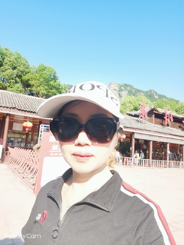 山百合的第一张照片--茂名相亲服务中心